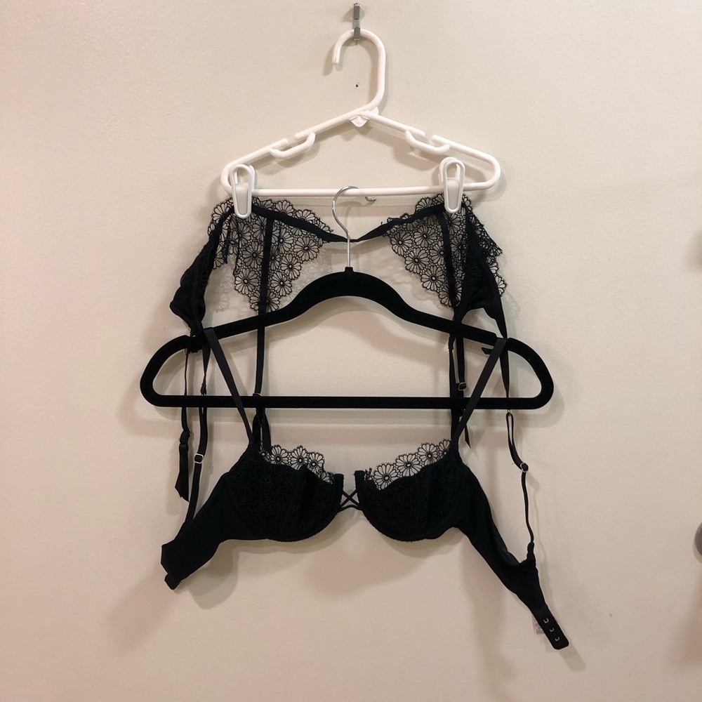 Super Sexy Victoria’s Secret Bra & Garter belt